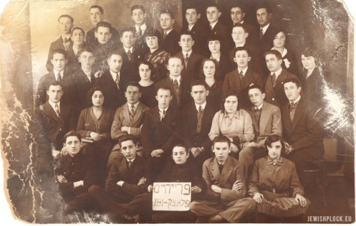 Members of "Frajhajt" organization, 1931 (photograph from the collection of the Emanuel Ringelblum Jewish Historical Institute in Warsaw)